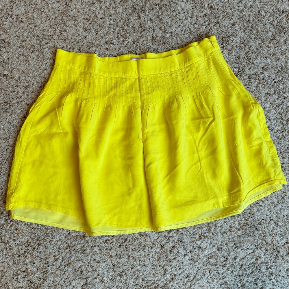 GAP ~NWOT women’s skirt ~Size 8. Yellow!